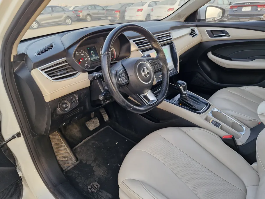 ام جي 5 LUX 2023 