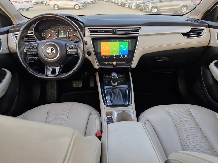 ام جي 5 LUX 2023 