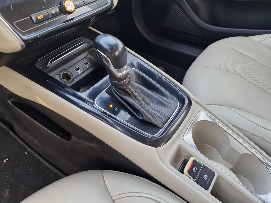 ام جي 5 LUX 2023 