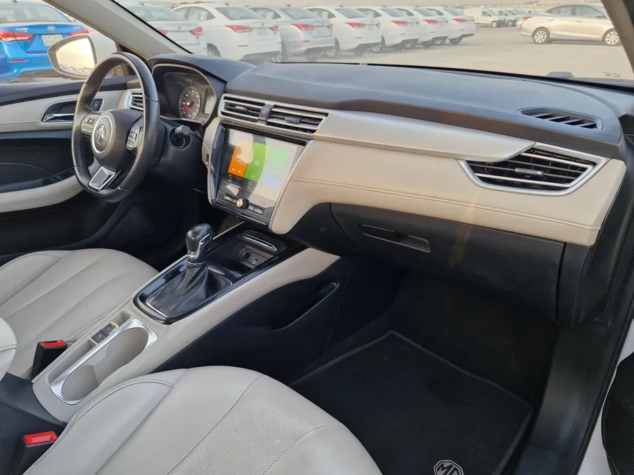 ام جي 5 LUX 2023 