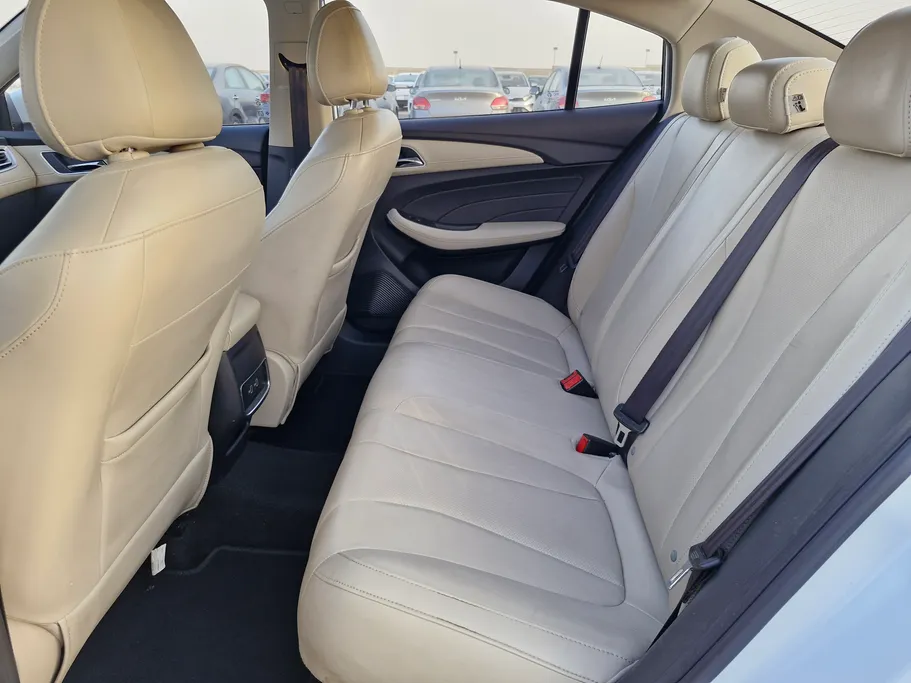 ام جي 5 LUX 2023 