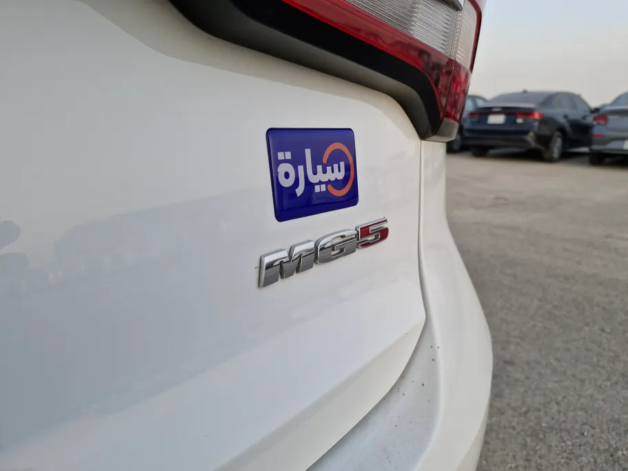 ام جي 5 LUX 2023 