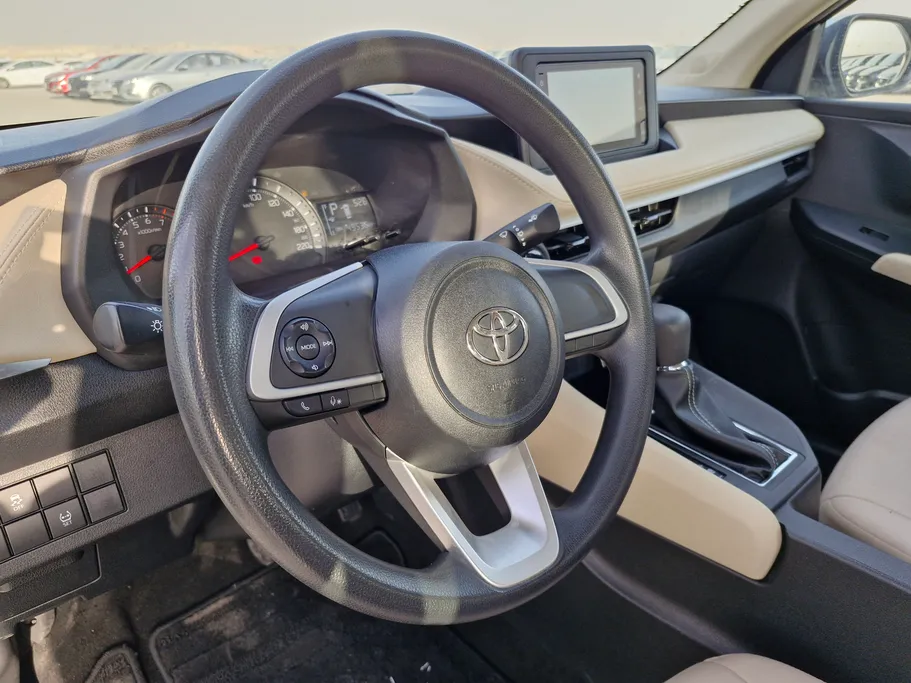 2023 Toyota Yaris  Y 