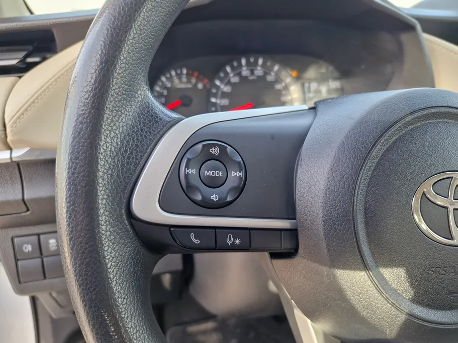 2023 Toyota Yaris  Y 