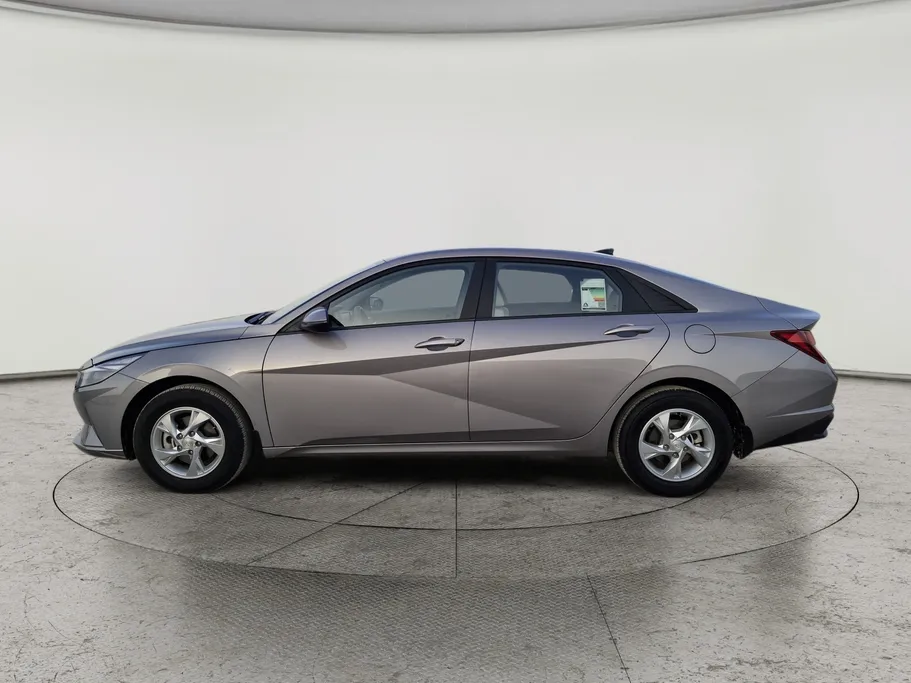 2022 Hyundai Elantra Smart 