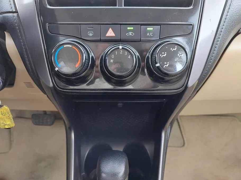 2022 Toyota Yaris  Y 