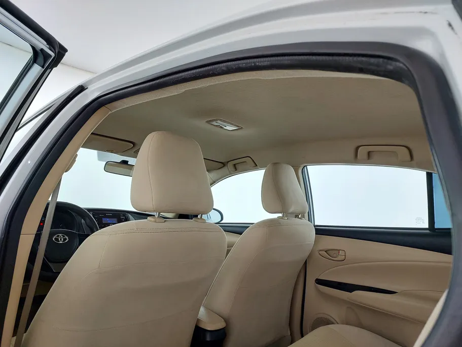 2022 Toyota Yaris  Y 