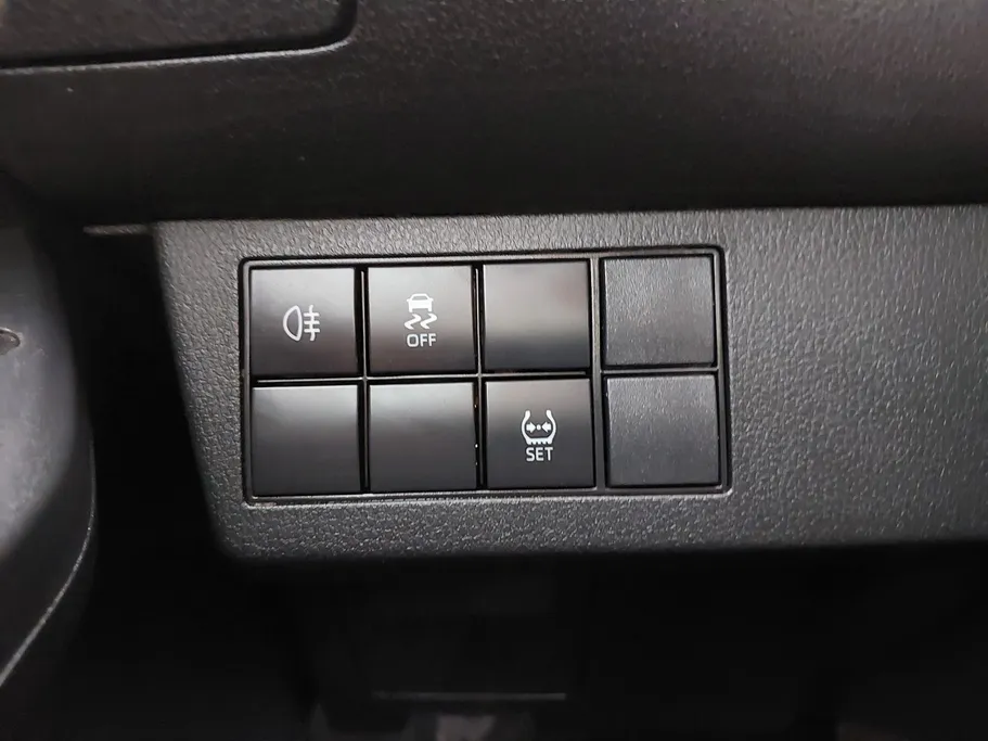 تويوتا يارس Y 2023 