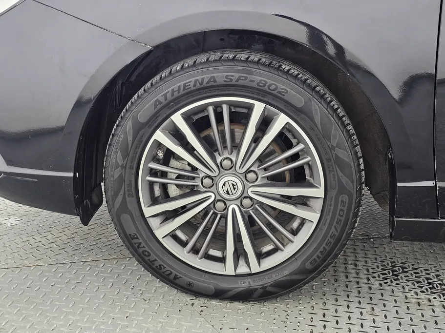 ام جي 5 LUX 2023 