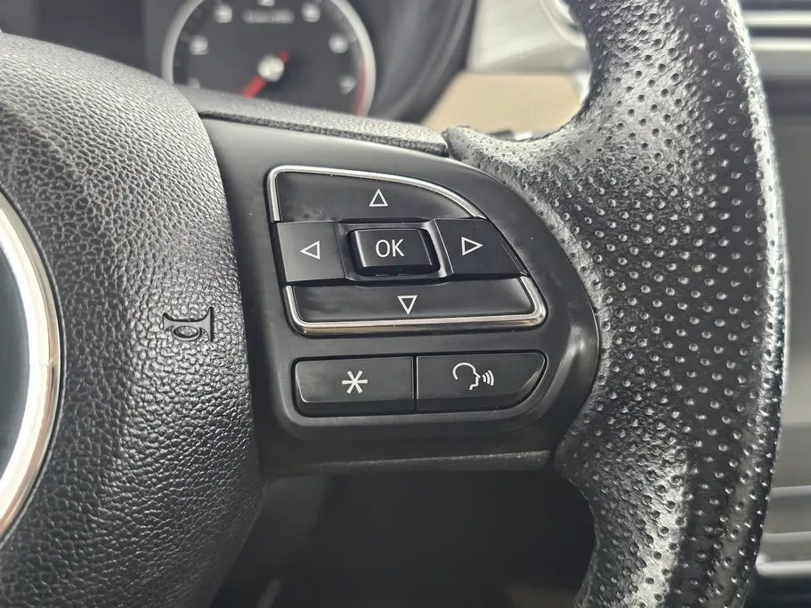 ام جي 5 LUX 2023 