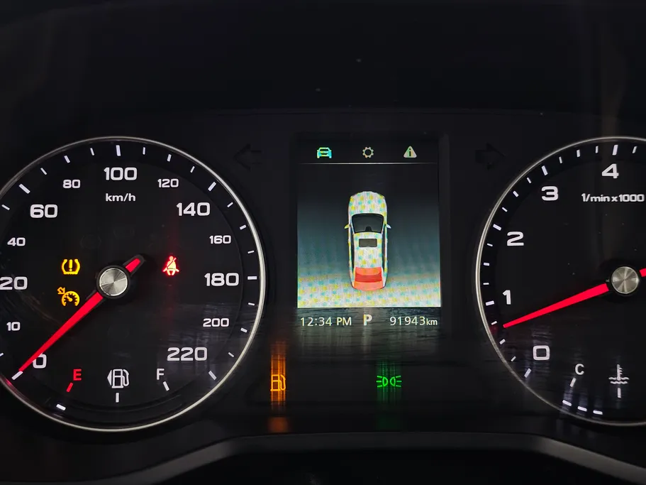 ام جي 5 LUX 2023 