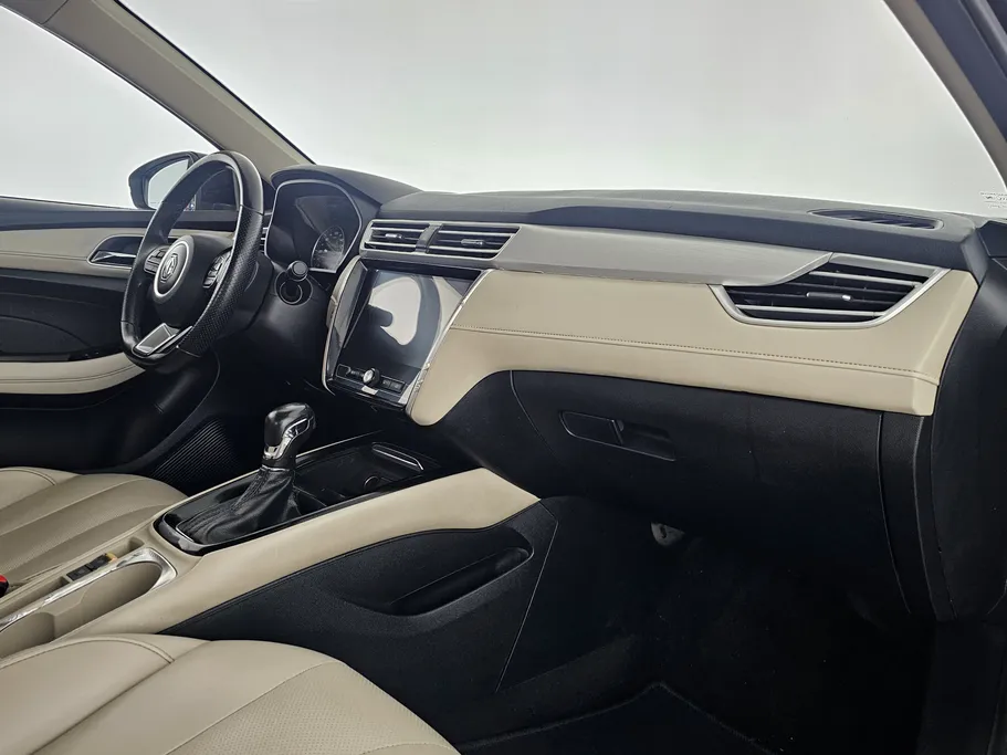 ام جي 5 LUX 2023 