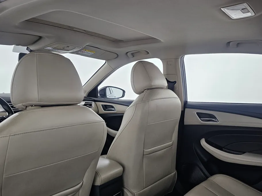 ام جي 5 LUX 2023 