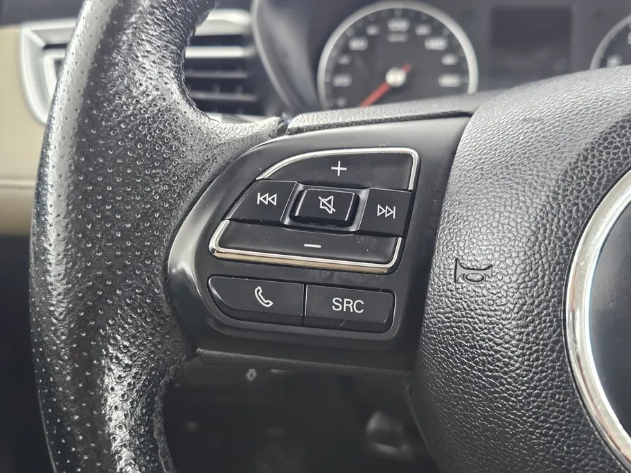 ام جي 5 LUX 2023 