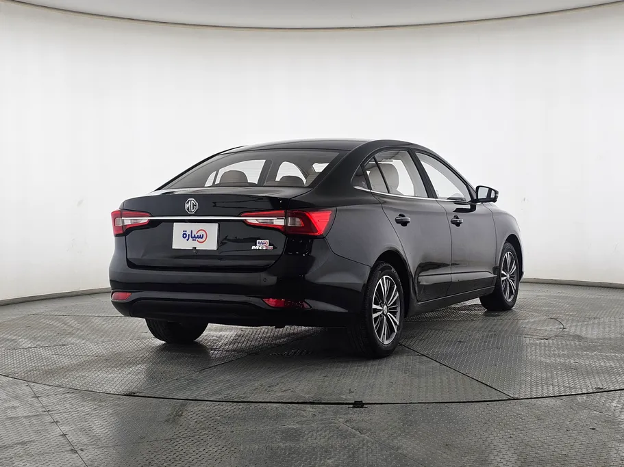 ام جي 5 LUX 2023 