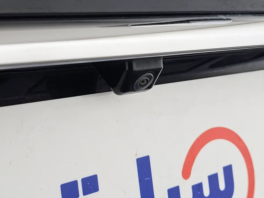 ام جي 5 LUX 2023 