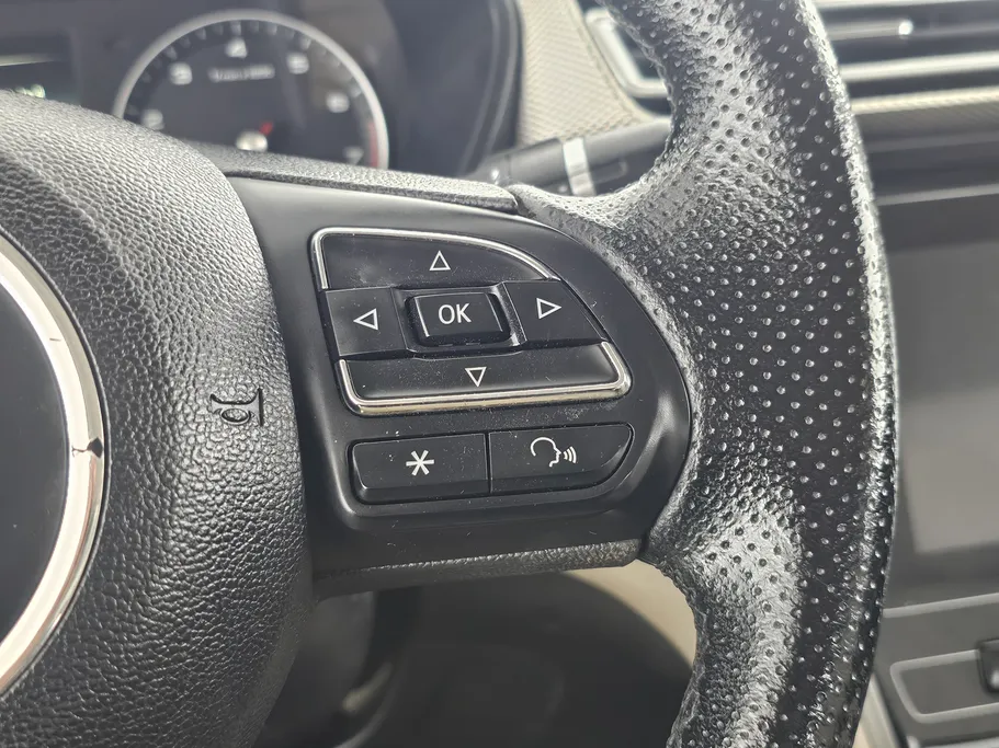 ام جي 5 COM 2022 