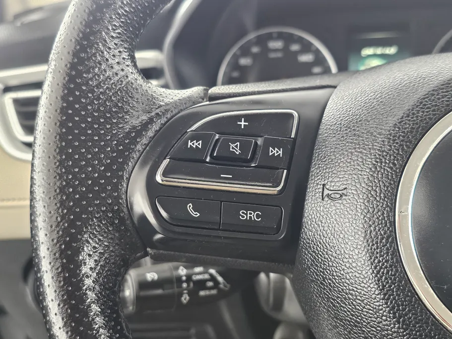 ام جي 5 COM 2022 