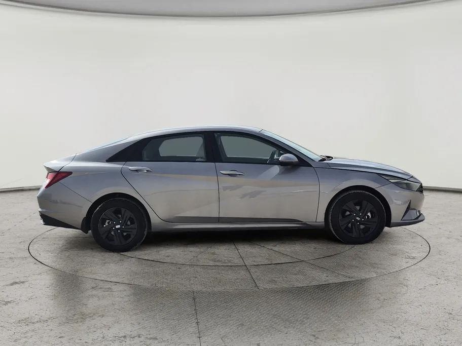 2023 Hyundai Elantra Smart 