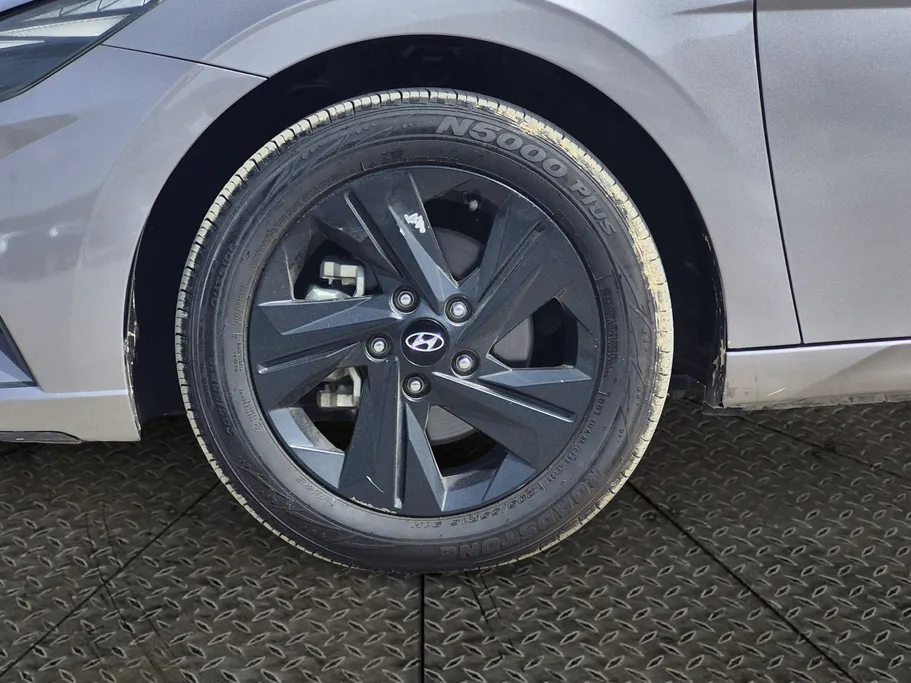 2023 Hyundai Elantra Smart 