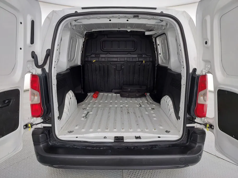 2022 Peugeot Partner Short van 