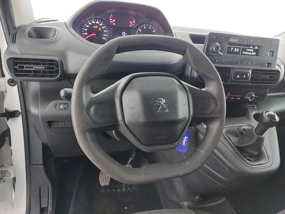 2022 Peugeot Partner Short van 