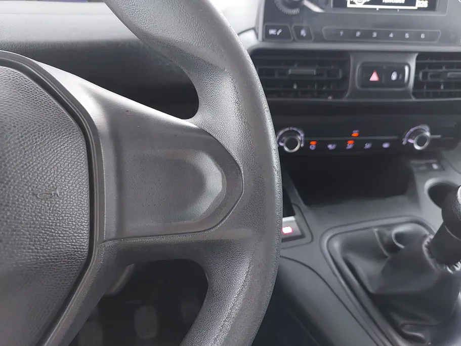 2022 Peugeot Partner Short van 