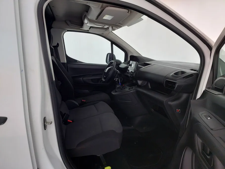 2022 Peugeot Partner Short van 