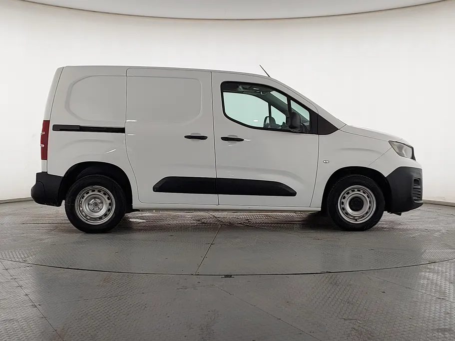 2022 Peugeot Partner Short van 
