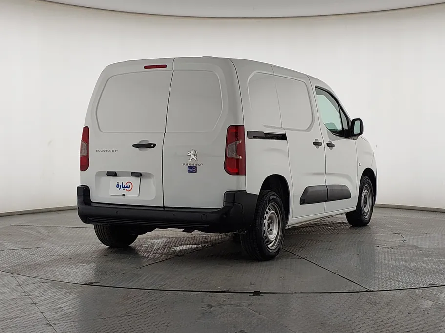 2022 Peugeot Partner Short van 