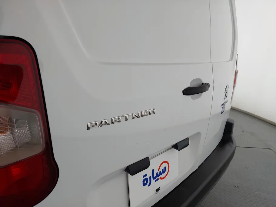 2022 Peugeot Partner Short van 