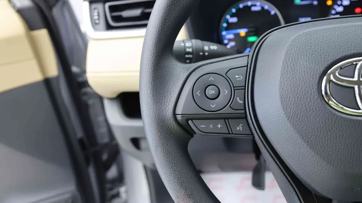 تويوتا راف فور LE HEV 2025 