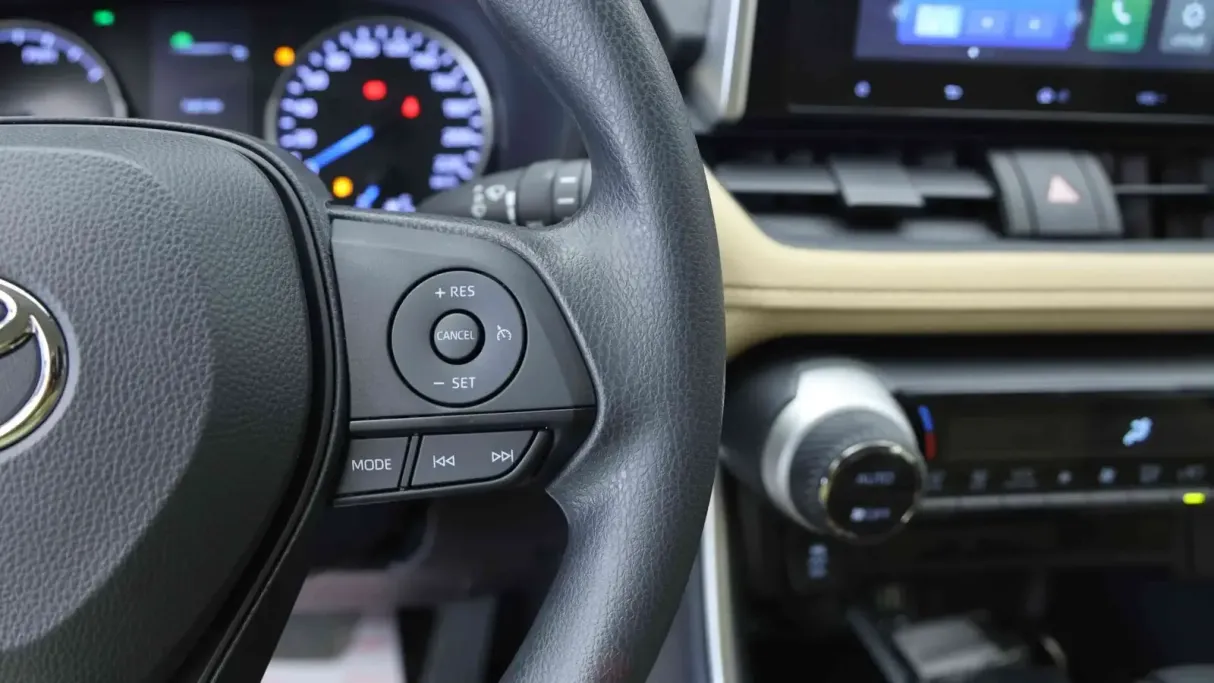 تويوتا راف فور LE HEV 2025 