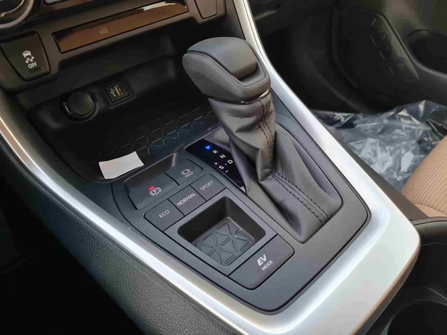 تويوتا راف فور LE HEV 2025 