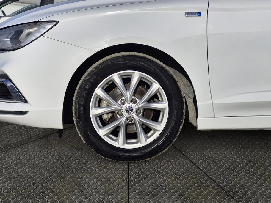 ام جي 5 STD 2022 