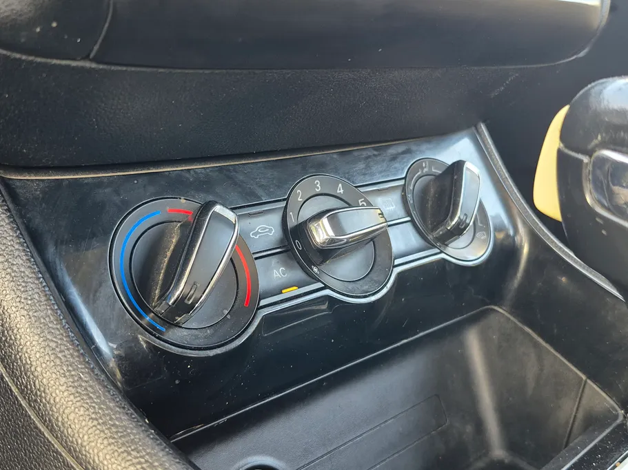 ام جي 5 STD 2022 