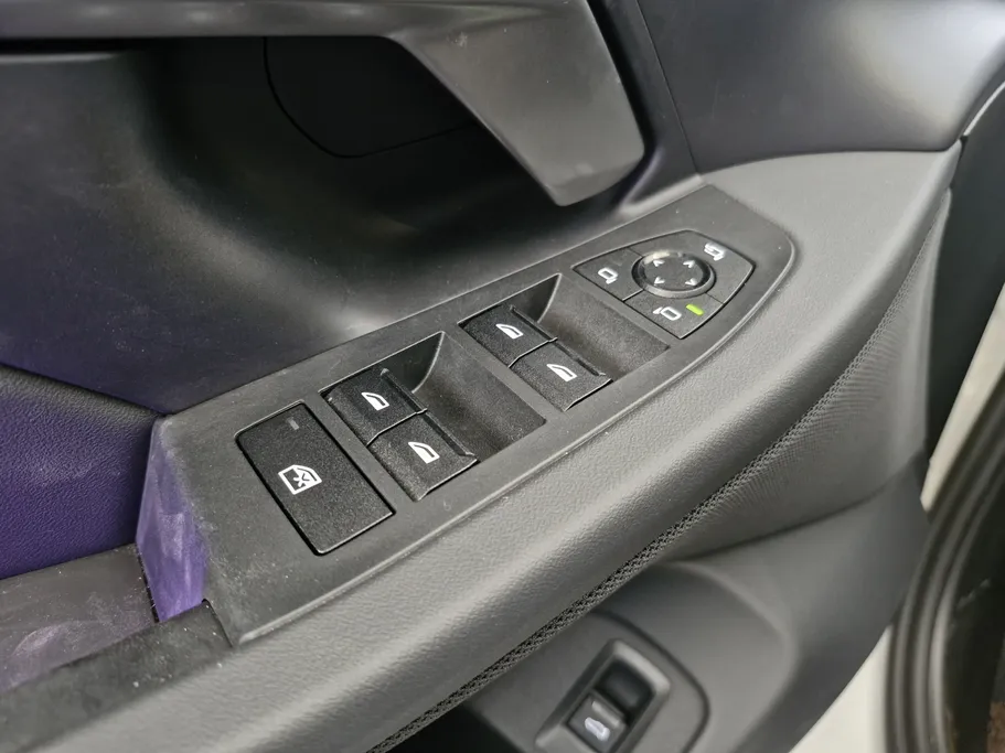 بي ام دبليو الفئة الخامسة 520i 2024 