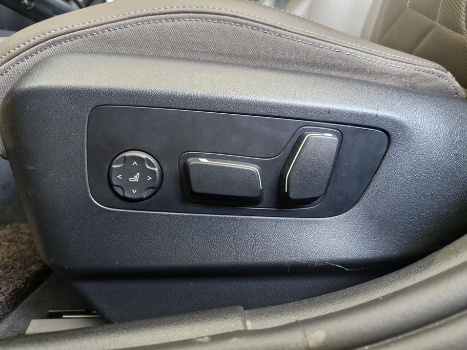 بي ام دبليو الفئة الخامسة 520i 2024 