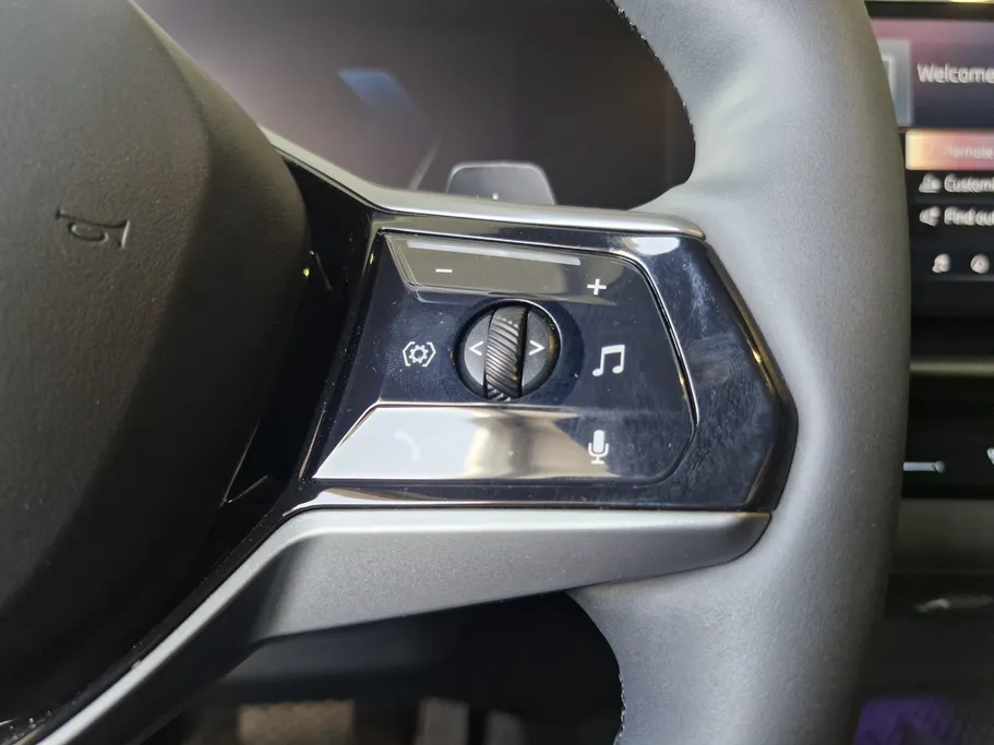 بي ام دبليو الفئة الخامسة 520i 2024 