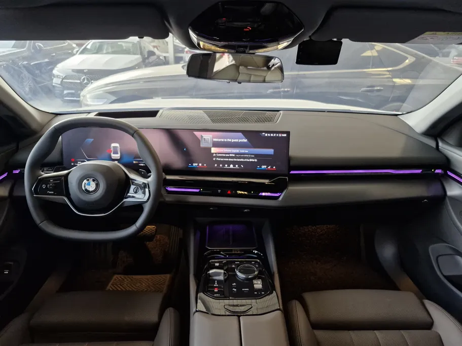 بي ام دبليو الفئة الخامسة 520i 2024 