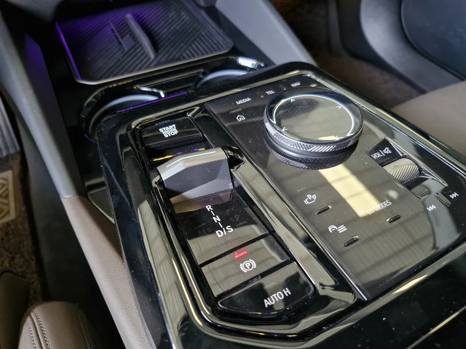 بي ام دبليو الفئة الخامسة 520i 2024 