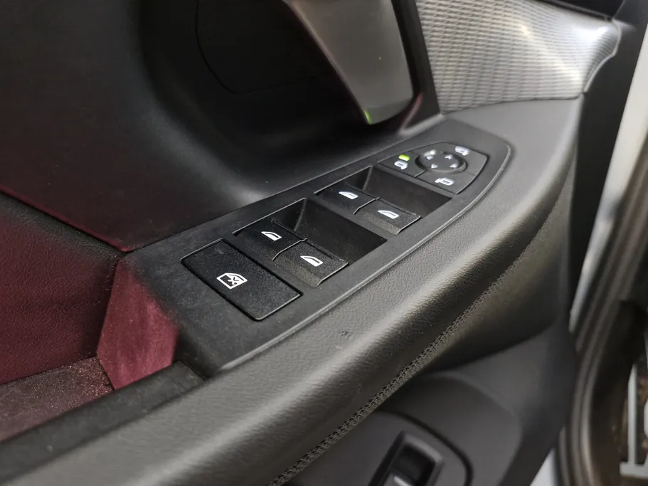 بي ام دبليو الفئة الخامسة 520i 2024 