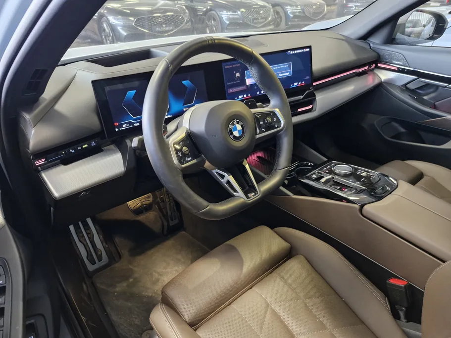 بي ام دبليو الفئة الخامسة 520i 2024 