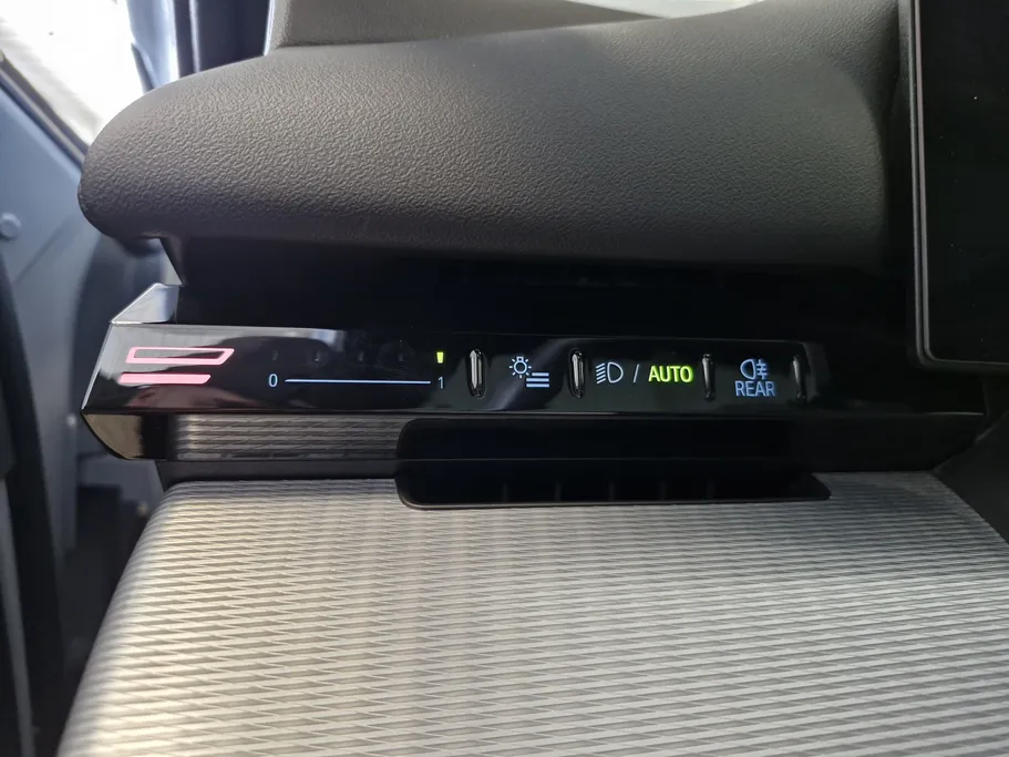 بي ام دبليو الفئة الخامسة 520i 2024 