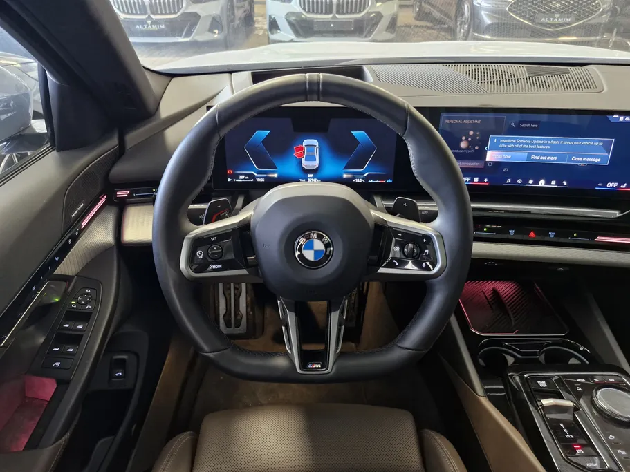 بي ام دبليو الفئة الخامسة 520i 2024 