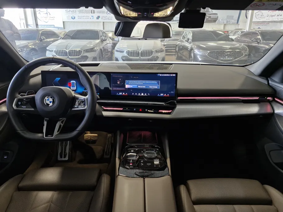 بي ام دبليو الفئة الخامسة 520i 2024 