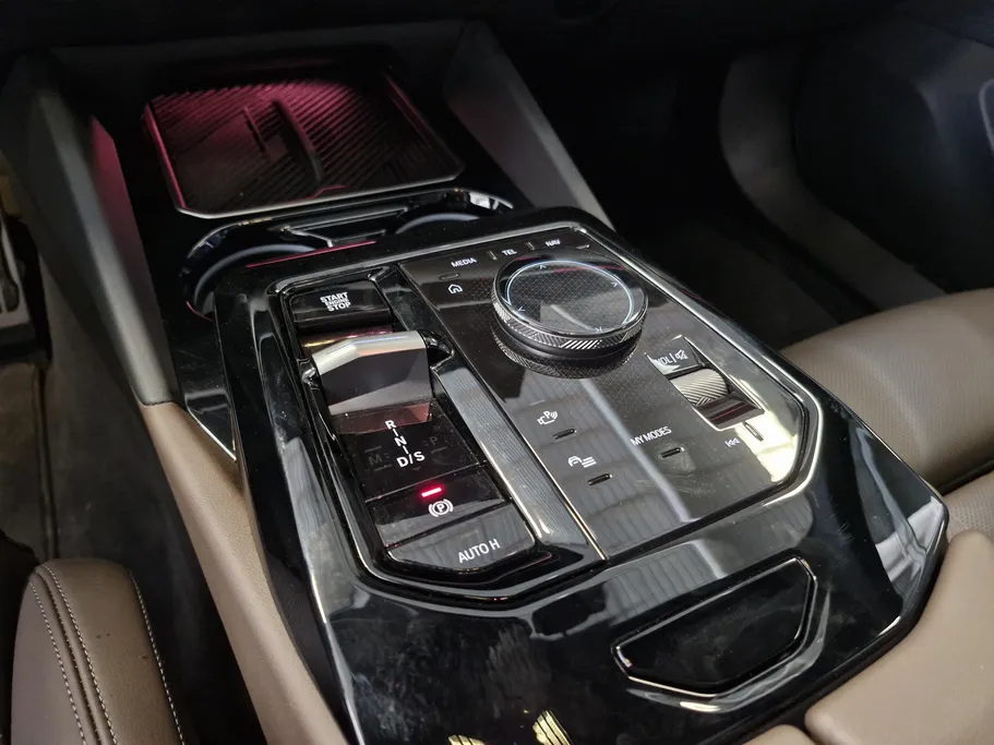 بي ام دبليو الفئة الخامسة 520i 2024 