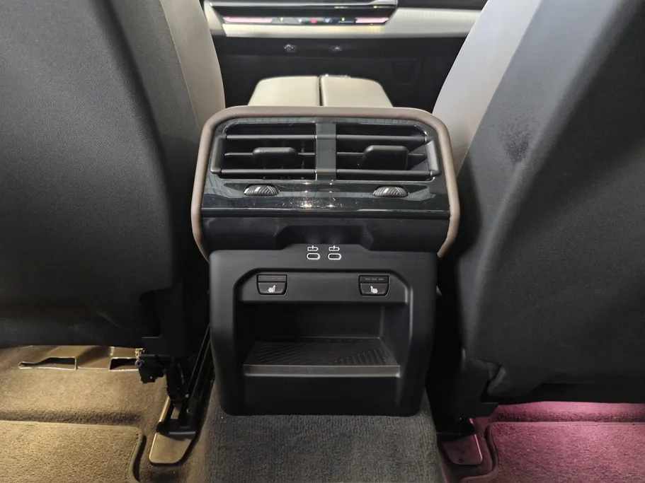 بي ام دبليو الفئة الخامسة 520i 2024 