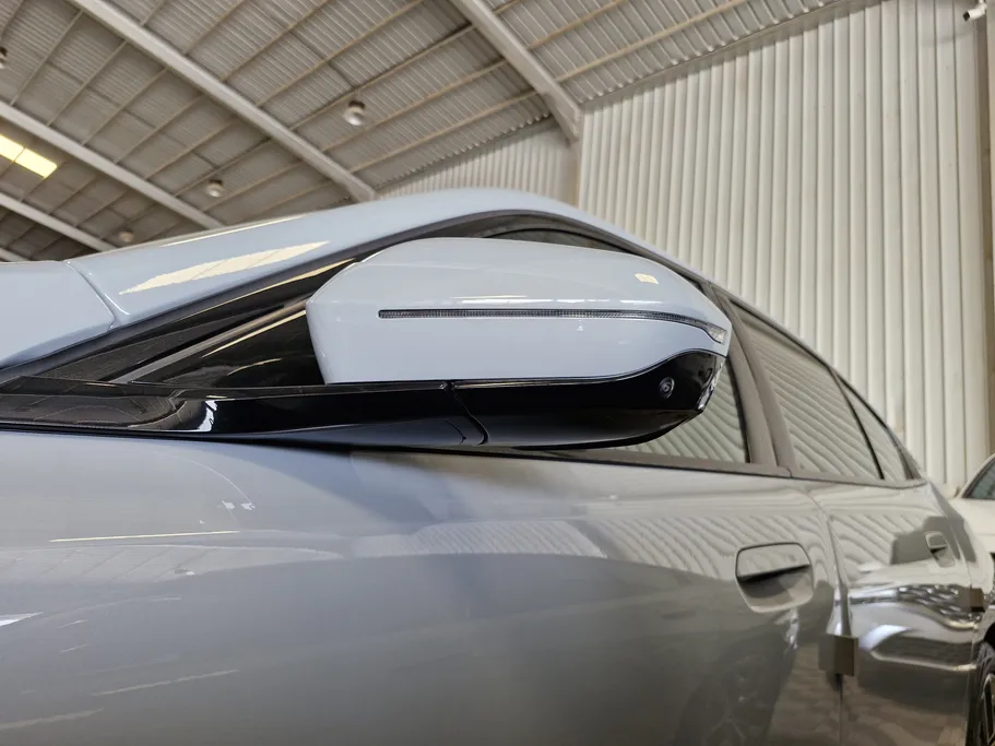 بي ام دبليو الفئة الخامسة 520i 2024 