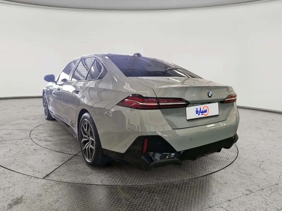 بي ام دبليو الفئة الخامسة 520i 2025 